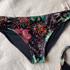 Born primitive “bottom”swimsuit